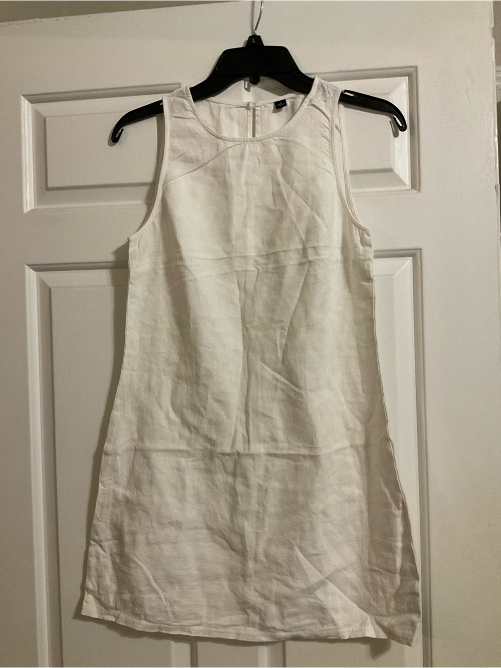 Classic Sleeveless White Linen Shift Dress
